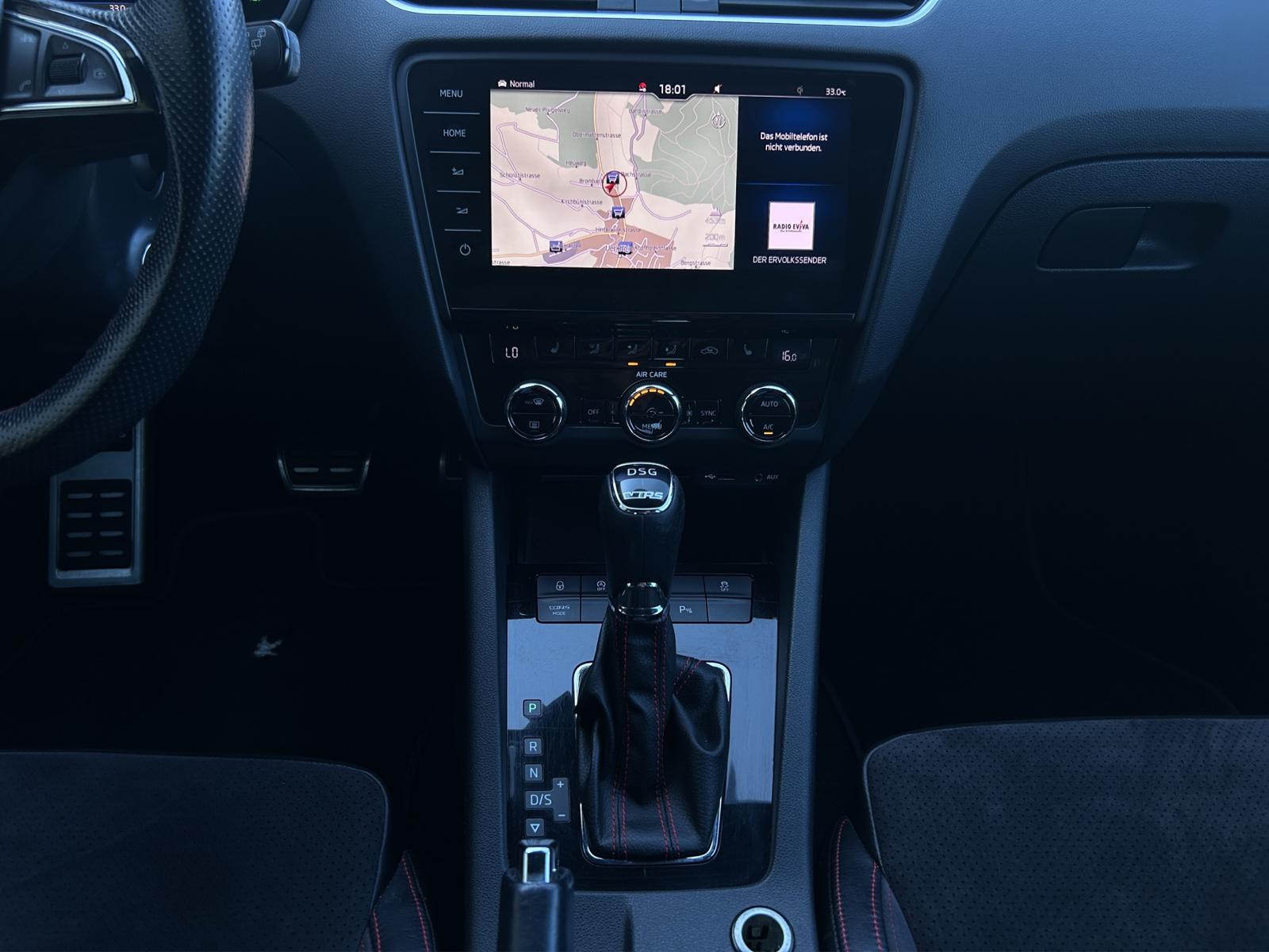 SKODA Octavia Combi 2.0 TSI RS 245 DSG-image-16