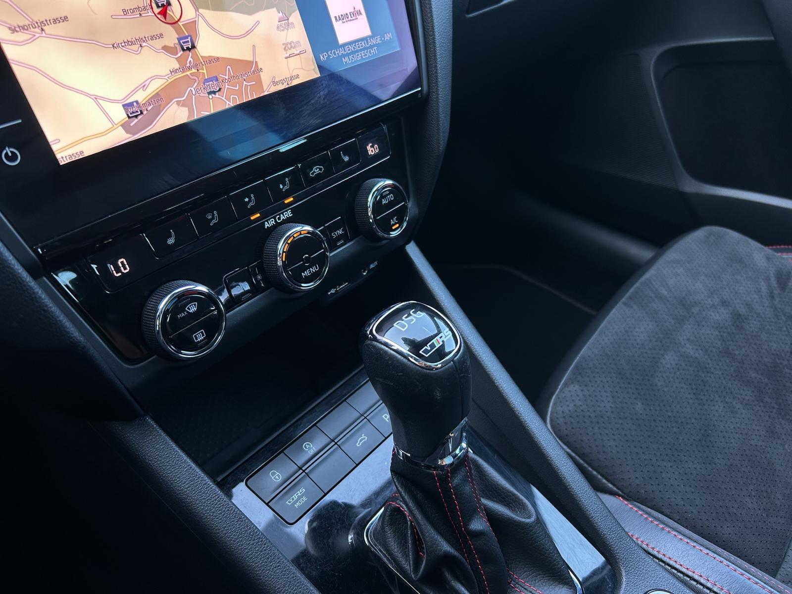 SKODA Octavia Combi 2.0 TSI RS 245 DSG-image-18