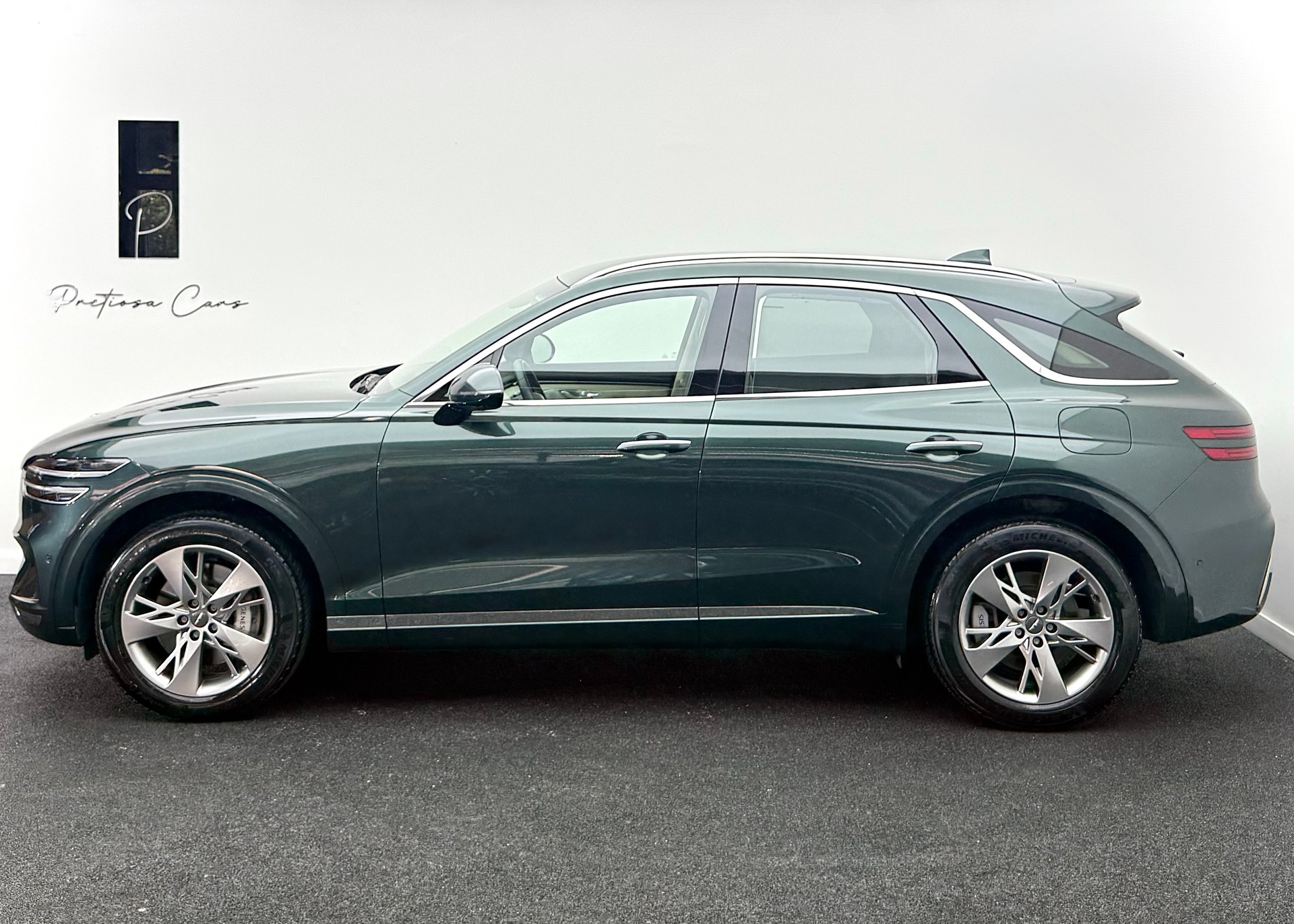 GENESIS GV70 2.5 TGDI Luxury AT8 AWD-showroom-element-3