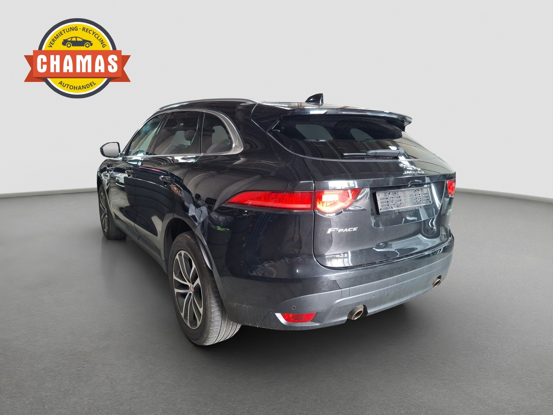 JAGUAR F-Pace 25t 2.0 Pure AWD Automatik-image-5