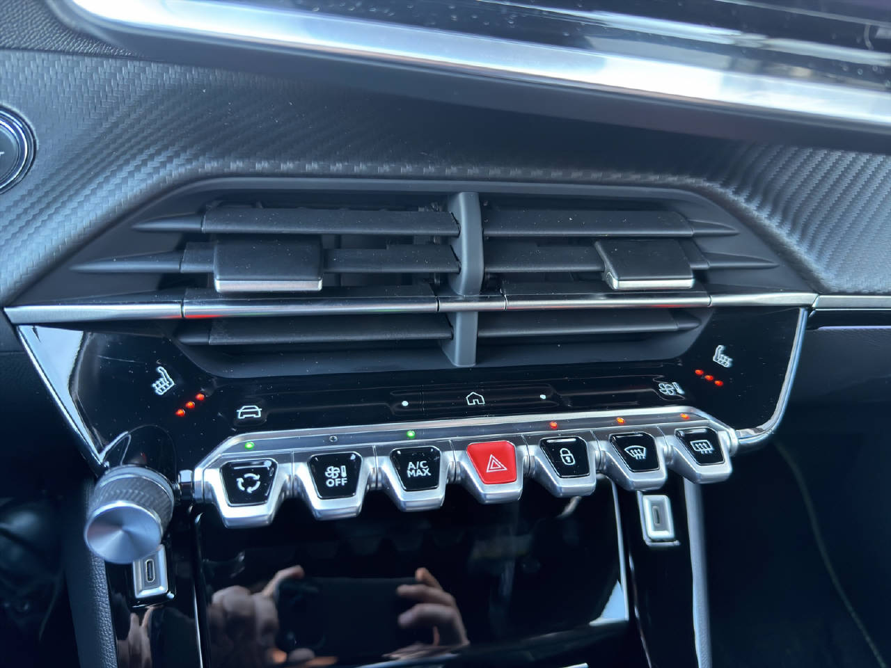 PEUGEOT 2008 1.2 Hybrid 145 PS GT-image-14
