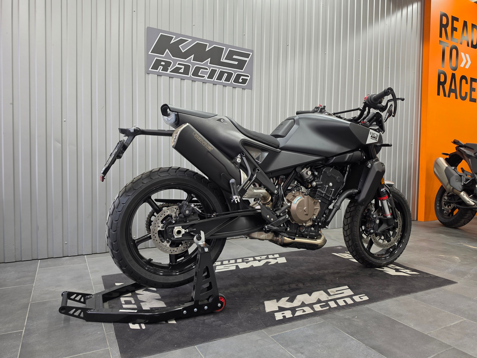 HUSQVARNA SVARTPILEN 801-image-1