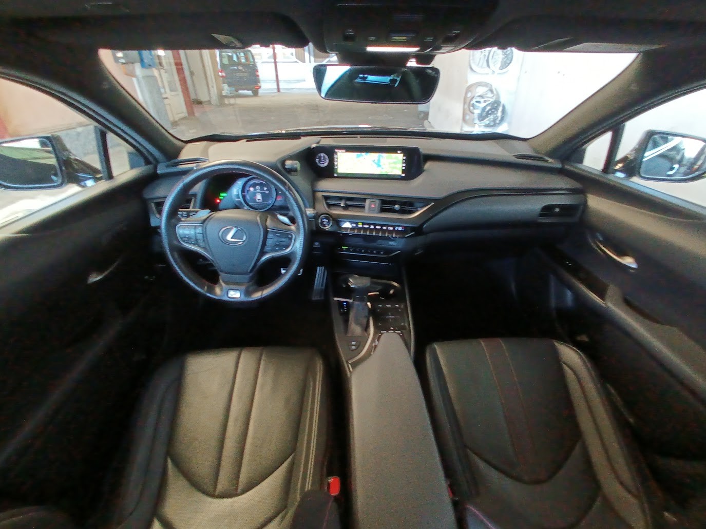 LEXUS UX 250h Launch Edition F Sport AWD Automatic-image-7