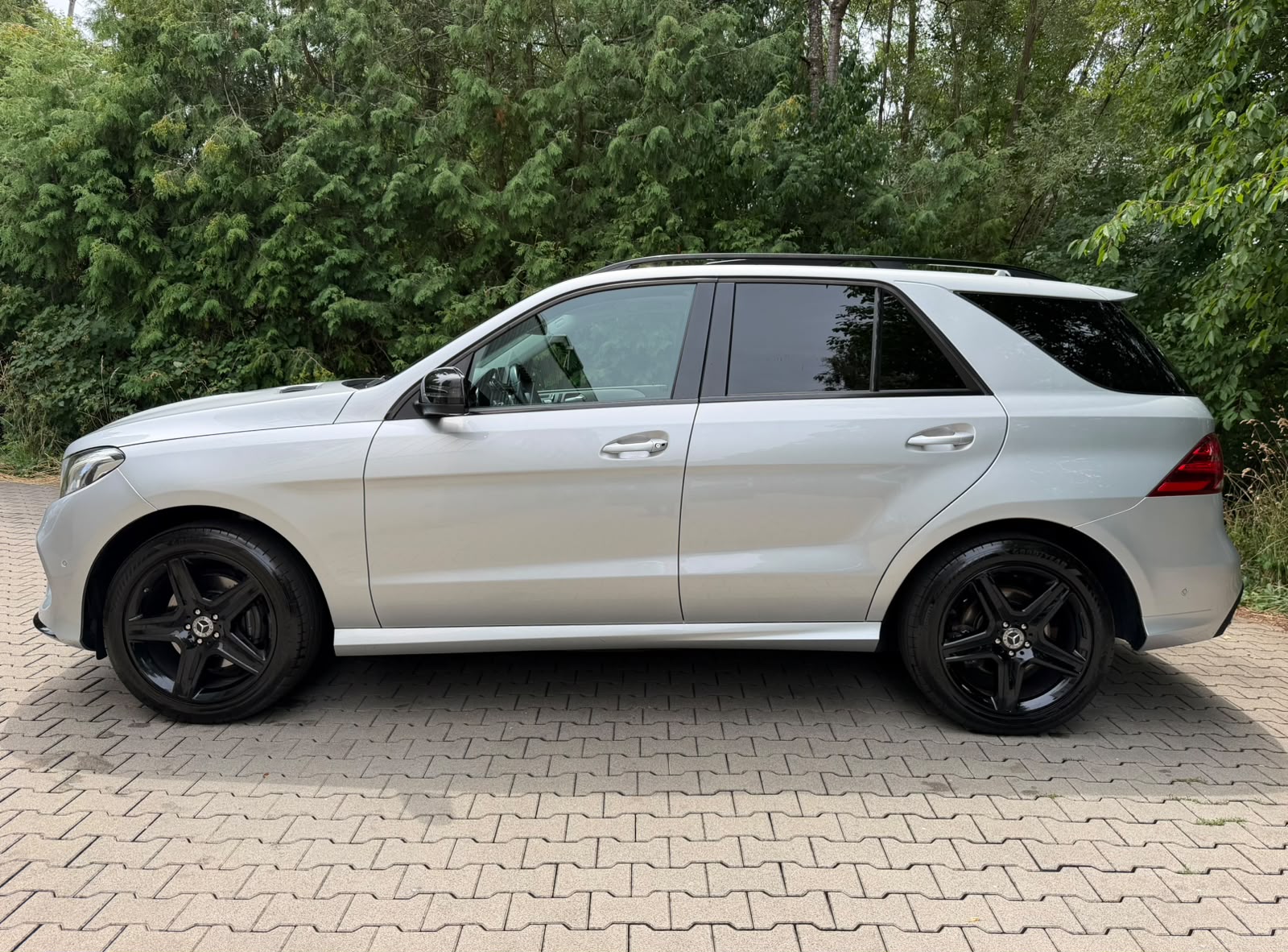 MERCEDES-BENZ GLE 350 d Executive 4Matic 9G-Tronic AMG-Line-showroom-element-1
