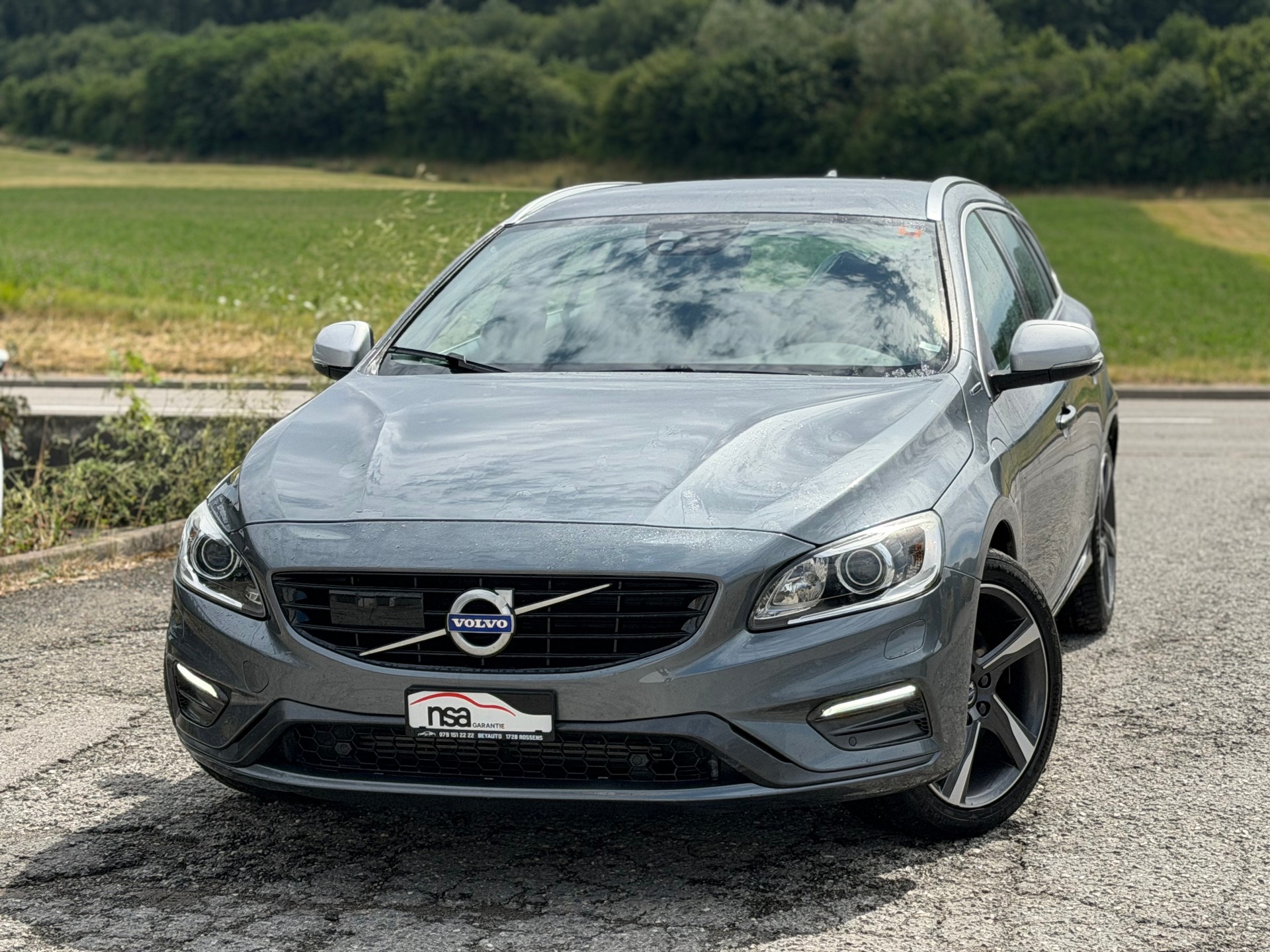VOLVO V60 D6 AWD Plug-in Hybrid Momentum R-Design
