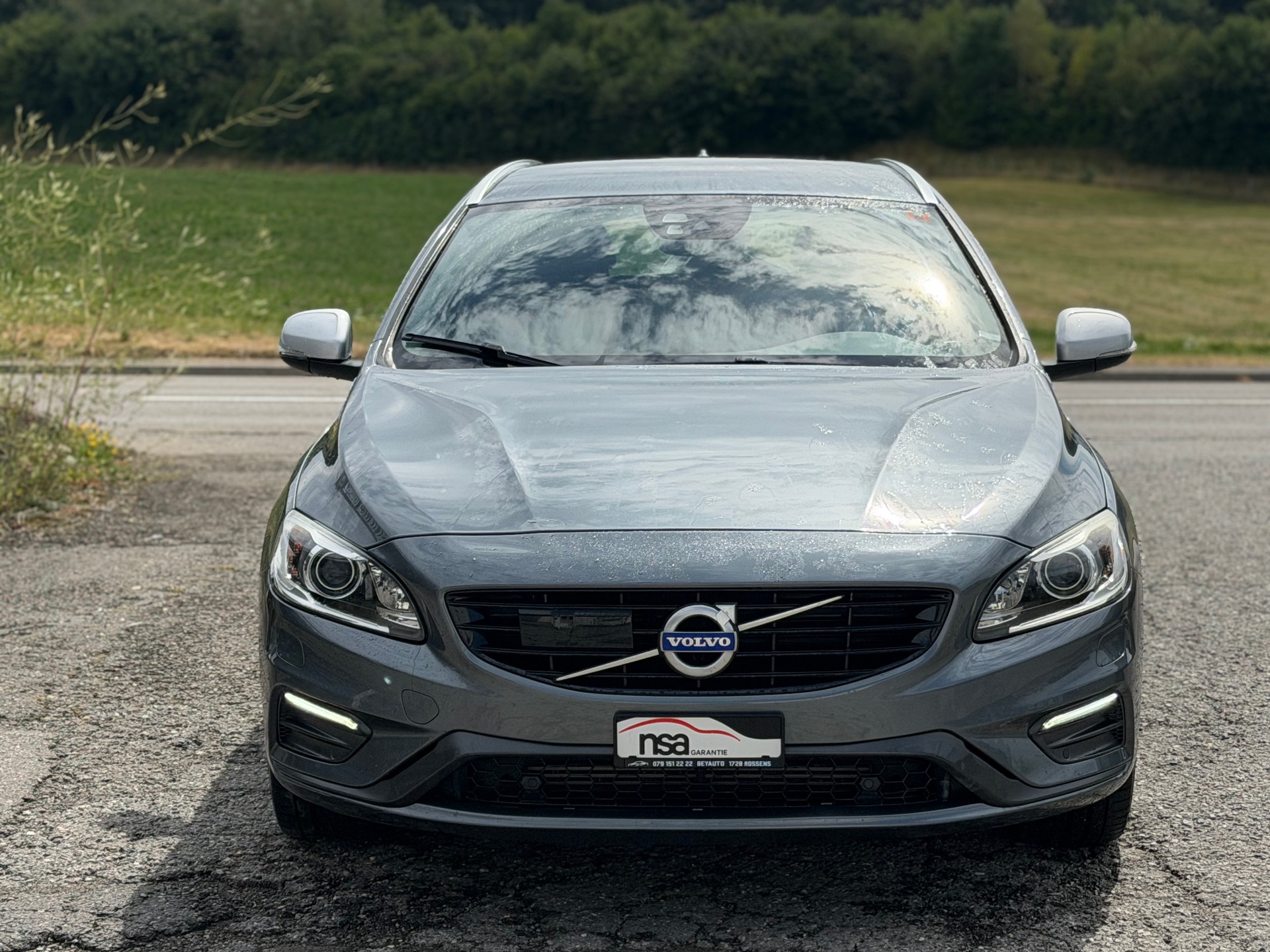VOLVO V60 D6 AWD Plug-in Hybrid Momentum R-Design-image-1
