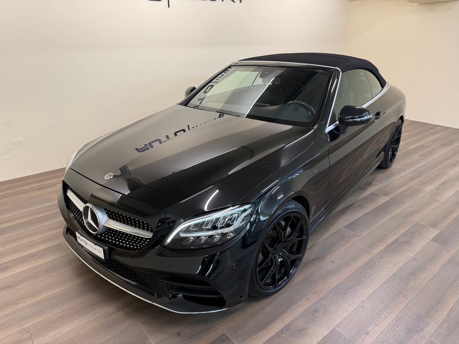 MERCEDES-BENZ C 200 AMG Line Cabriolet 9G-Tronic-showroom-element-3