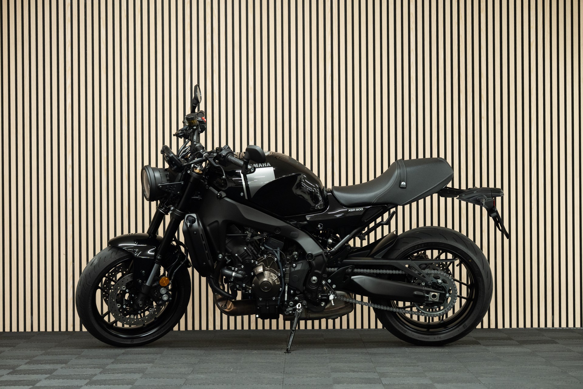 YAMAHA XSR 900-showroom-element-1