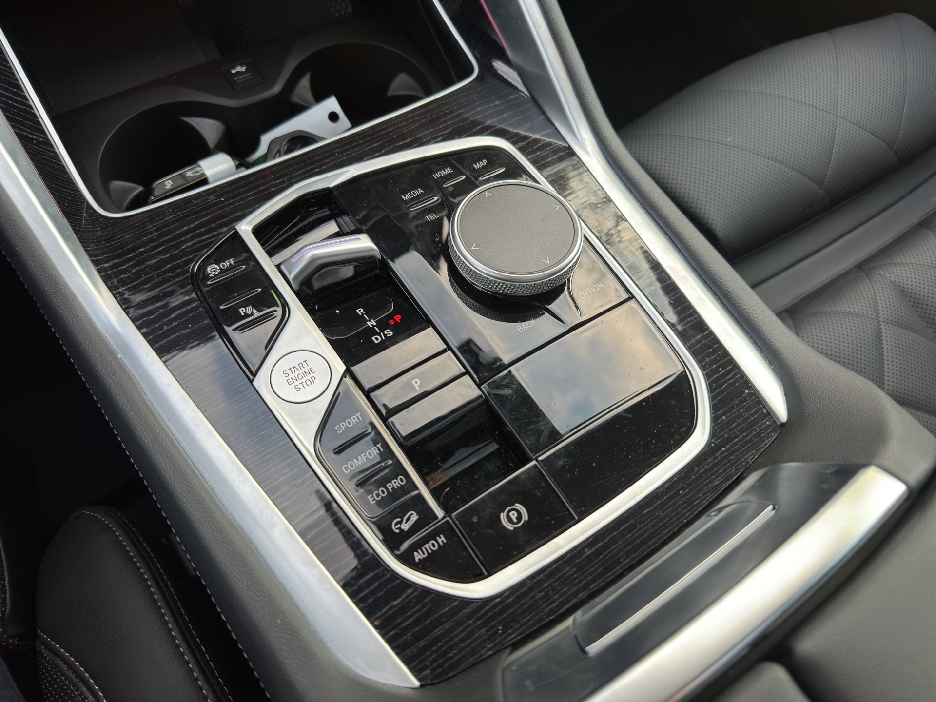 BMW X6 xDrive 48V M60i M Sport Pro (CH) INDIVIDUAL FACELIFT SOMMERAKTION!-image-21