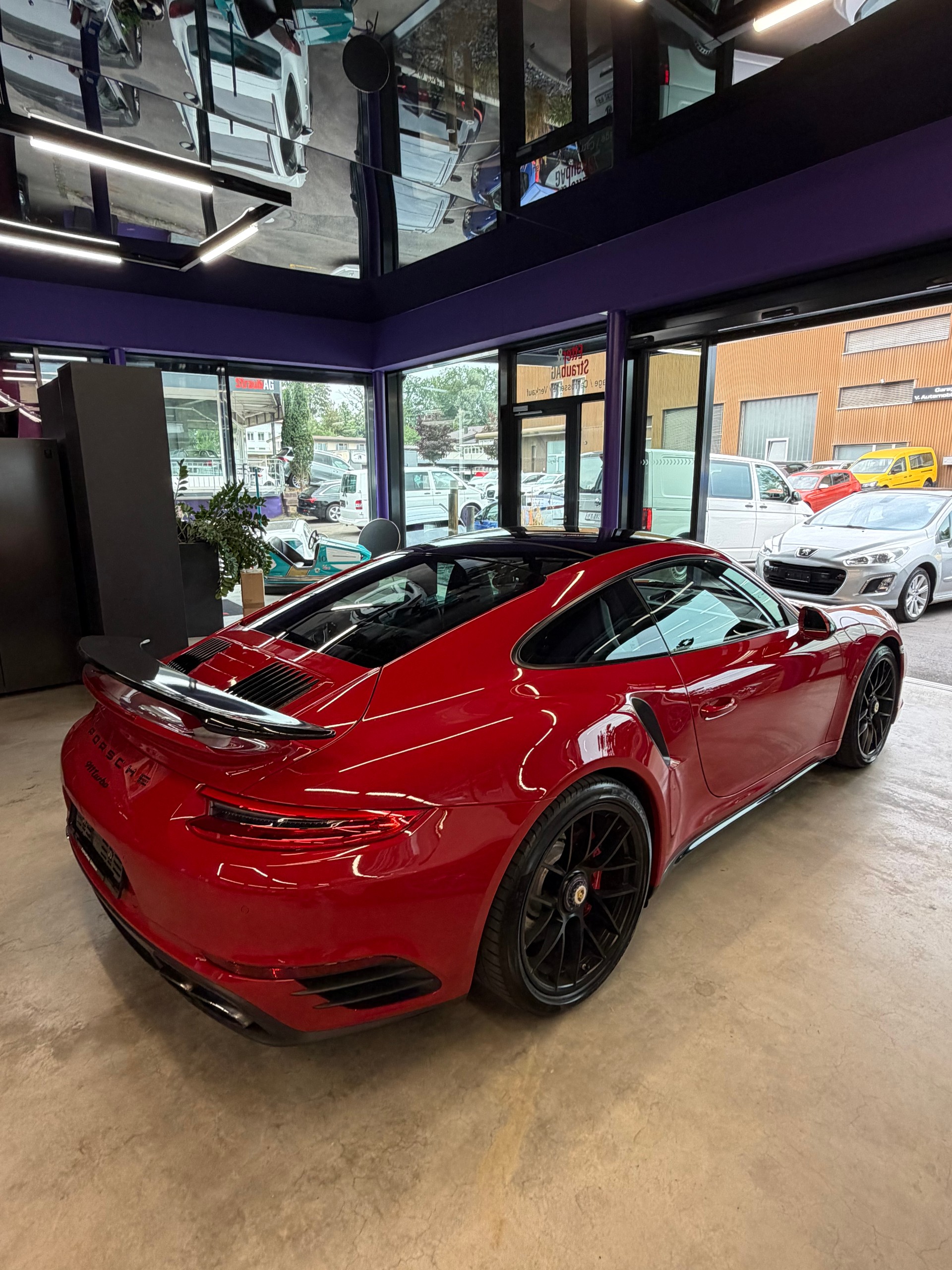PORSCHE 911 Turbo PDK-showroom-element-3