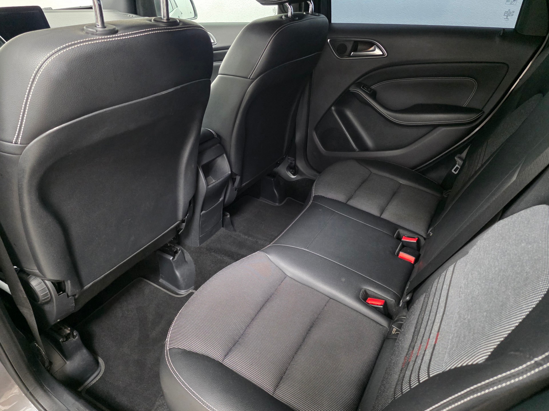 MERCEDES-BENZ B 180 CDI Urban-image-12
