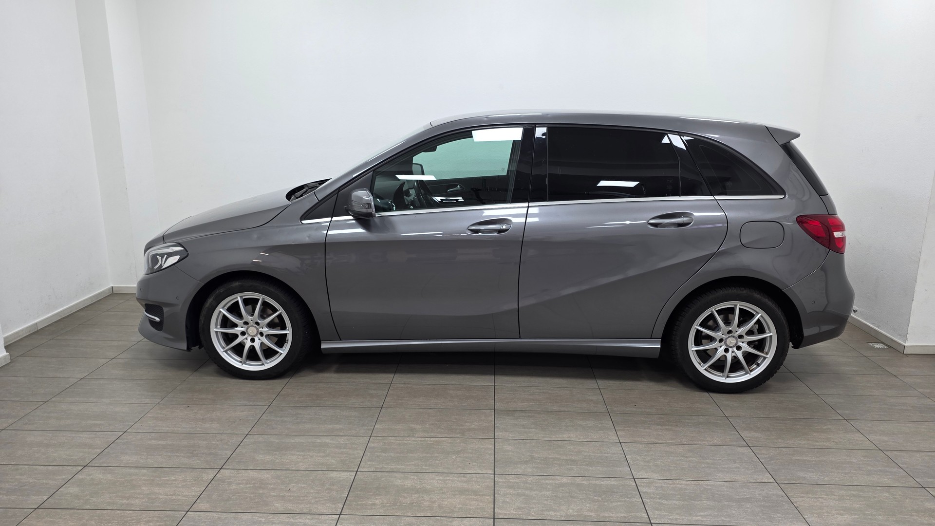 MERCEDES-BENZ B 180 CDI Urban-image-6