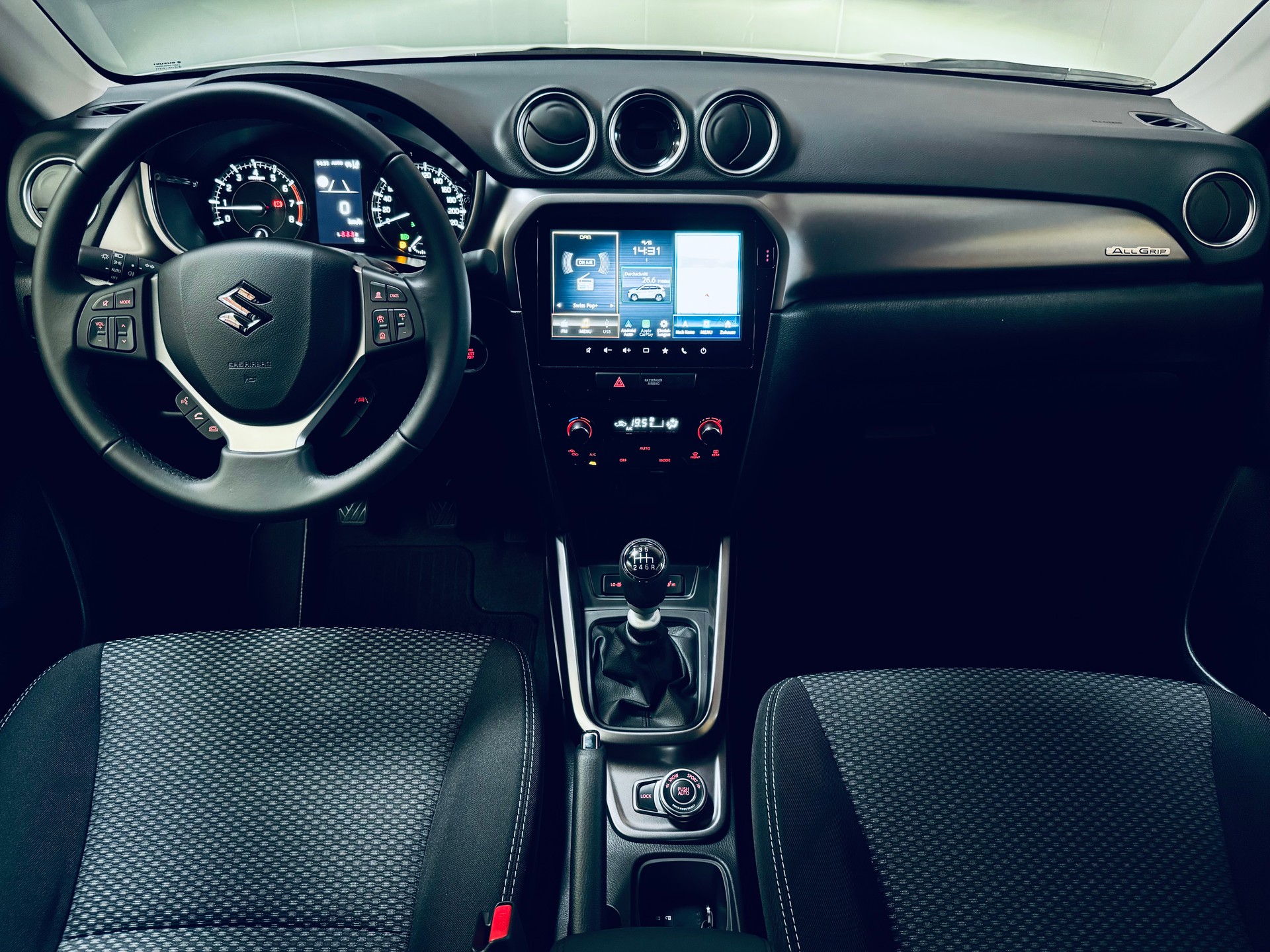 SUZUKI Vitara 1.4 Boosterjet Compact + 4x4 Hybrid-image-13