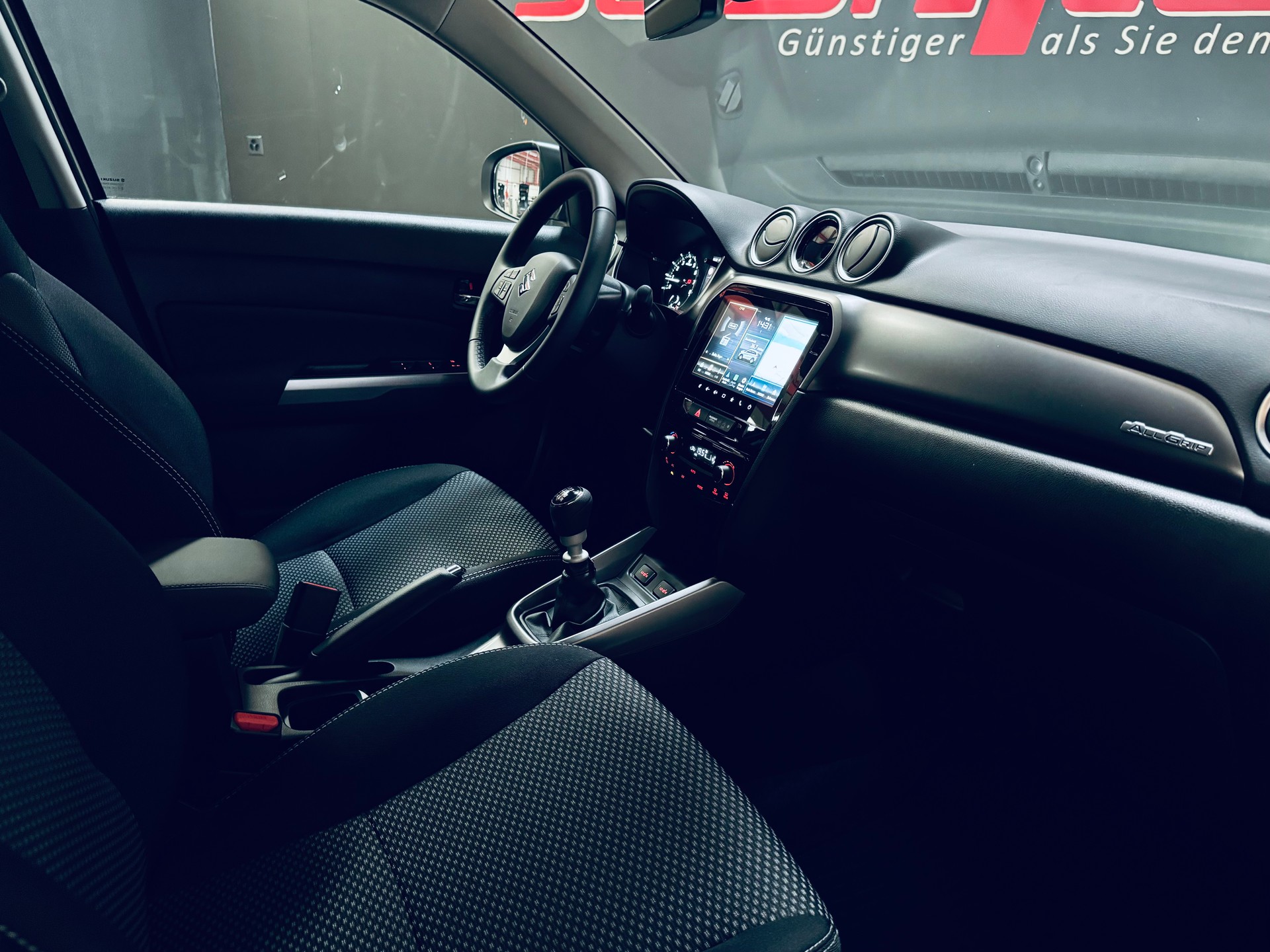 SUZUKI Vitara 1.4 Boosterjet Compact + 4x4 Hybrid-image-15