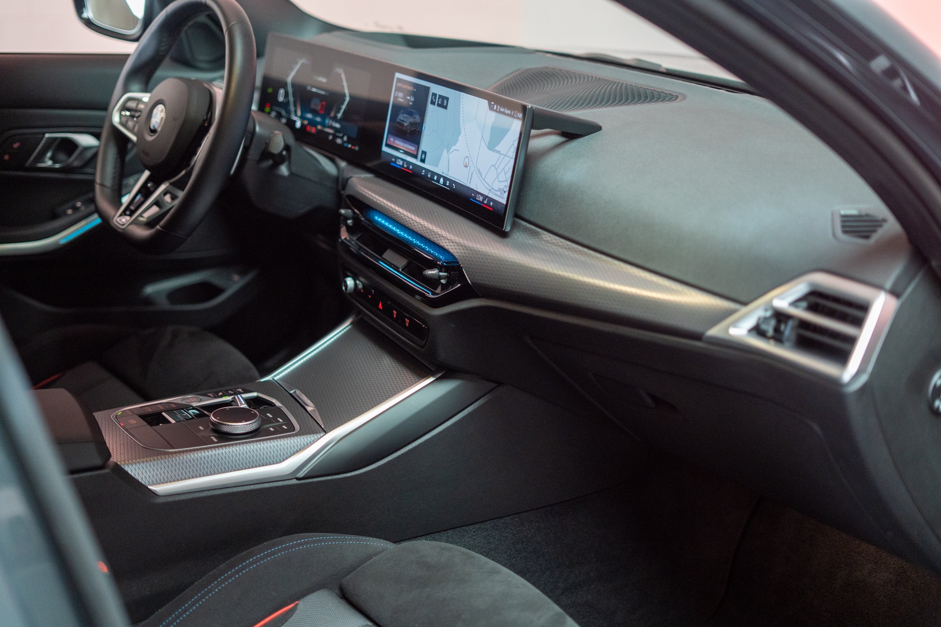BMW 320i M Sport SAG / 360°Kamera / HeadUp / el.Heckklappe-image-16