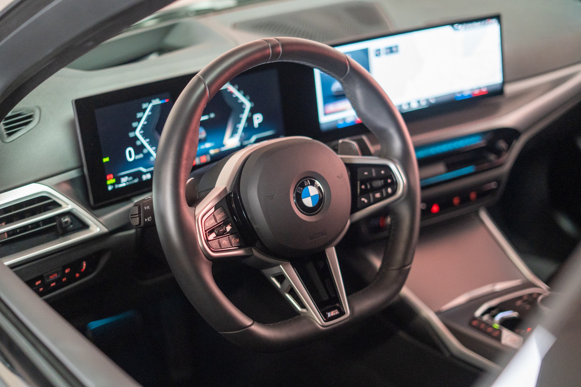 BMW 320i M Sport SAG / 360°Kamera / HeadUp / el.Heckklappe-image-10