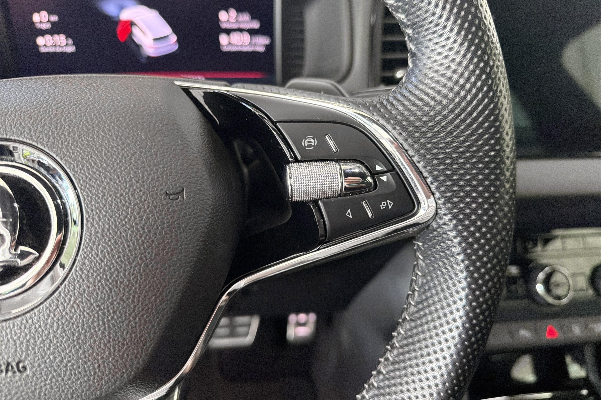 SKODA Karoq 2.0 TSI SportLine 4x4 DSG-image-27