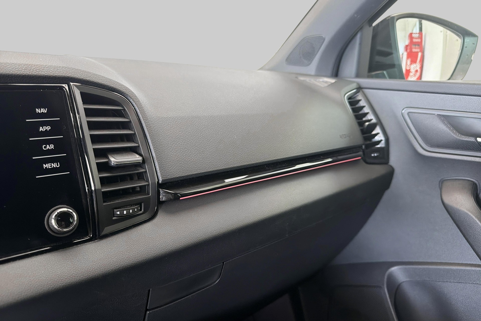 SKODA Karoq 2.0 TSI SportLine 4x4 DSG-image-25