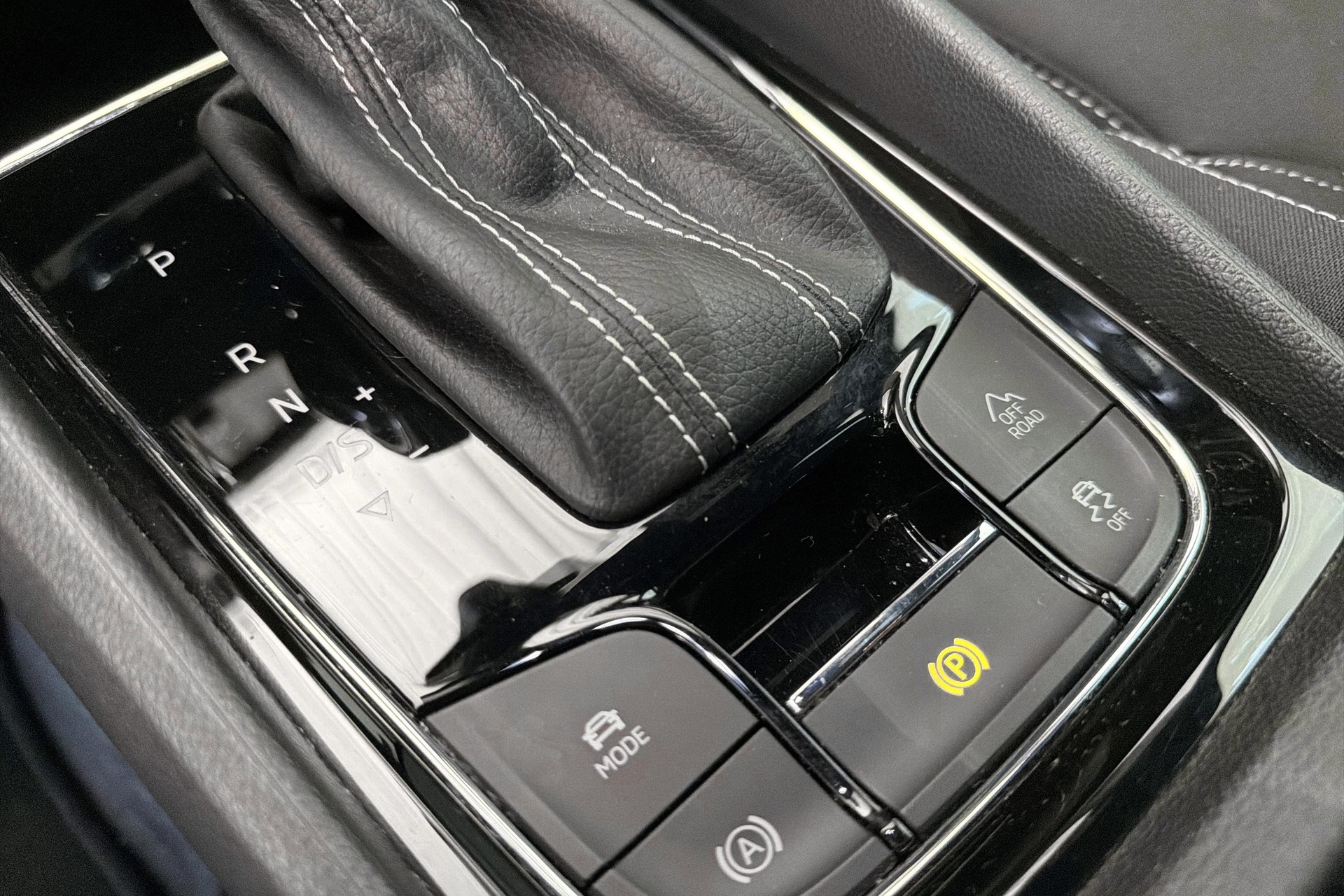 SKODA Karoq 2.0 TSI SportLine 4x4 DSG-image-24