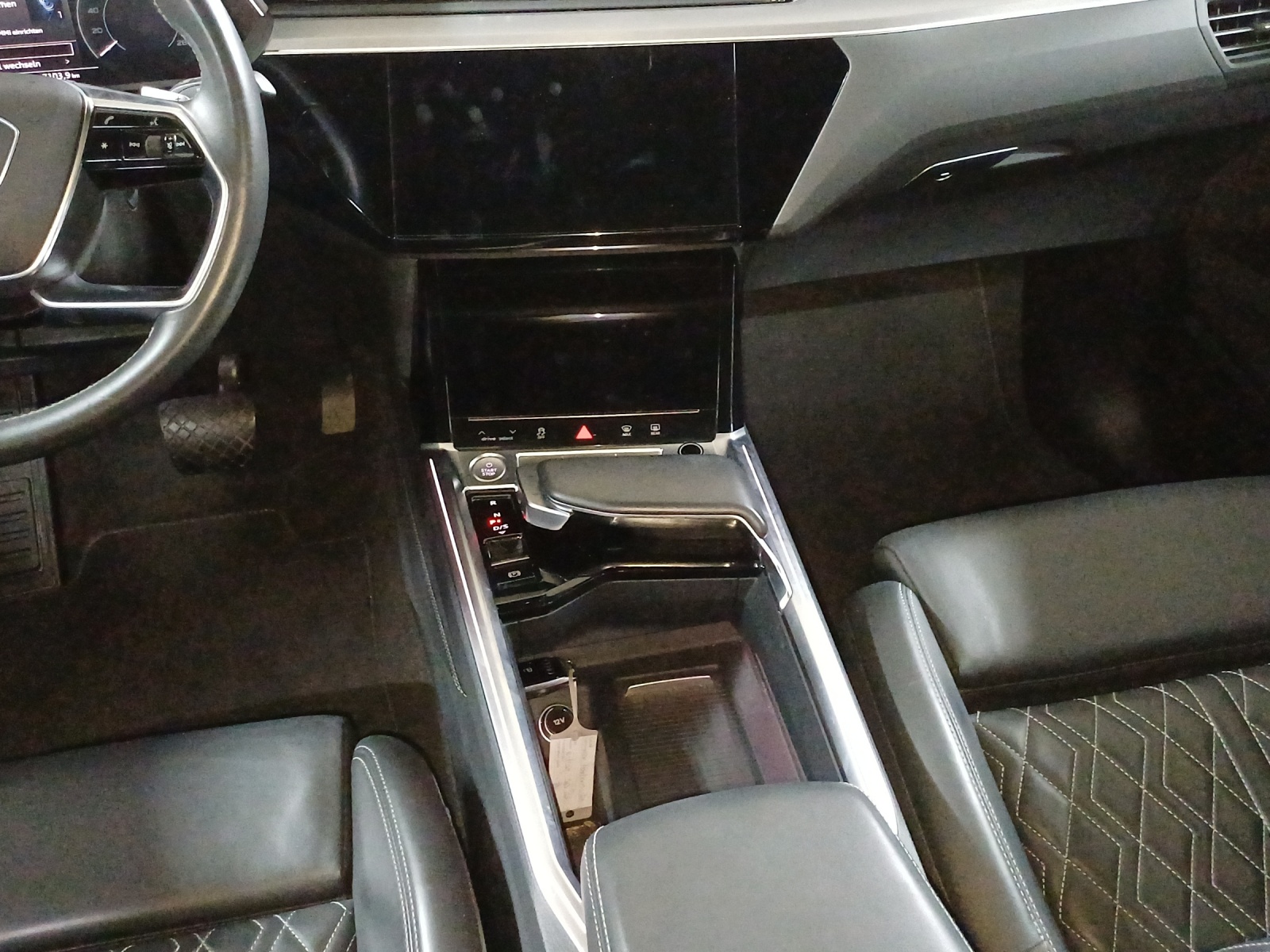 AUDI e-tron 55 Sportback S Line quattro-image-11