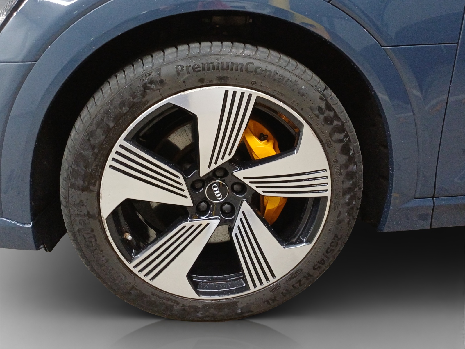 AUDI e-tron 55 Sportback S Line quattro-image-16