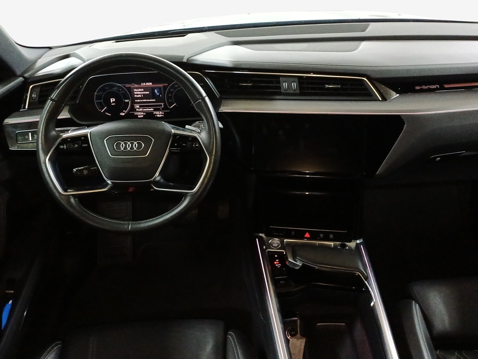 AUDI e-tron 55 Sportback S Line quattro-image-9