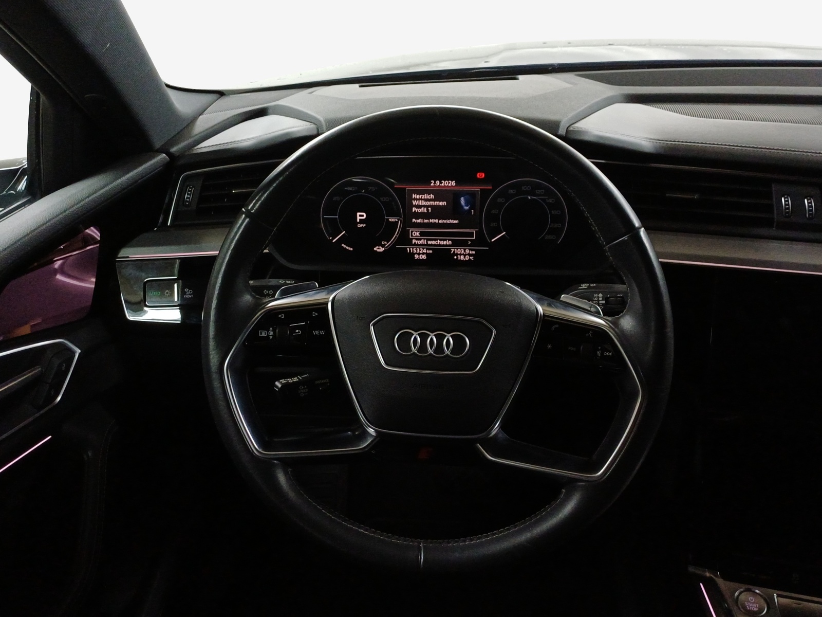 AUDI e-tron 55 Sportback S Line quattro-image-10