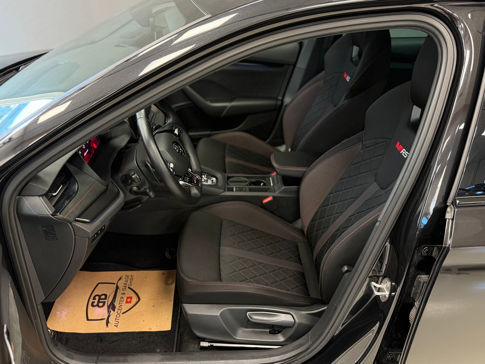 SKODA Octavia Combi 2.0 TDI DSG RS 4x4 °° 2 Jahre / 143'000 KM Garantie °°-image-8