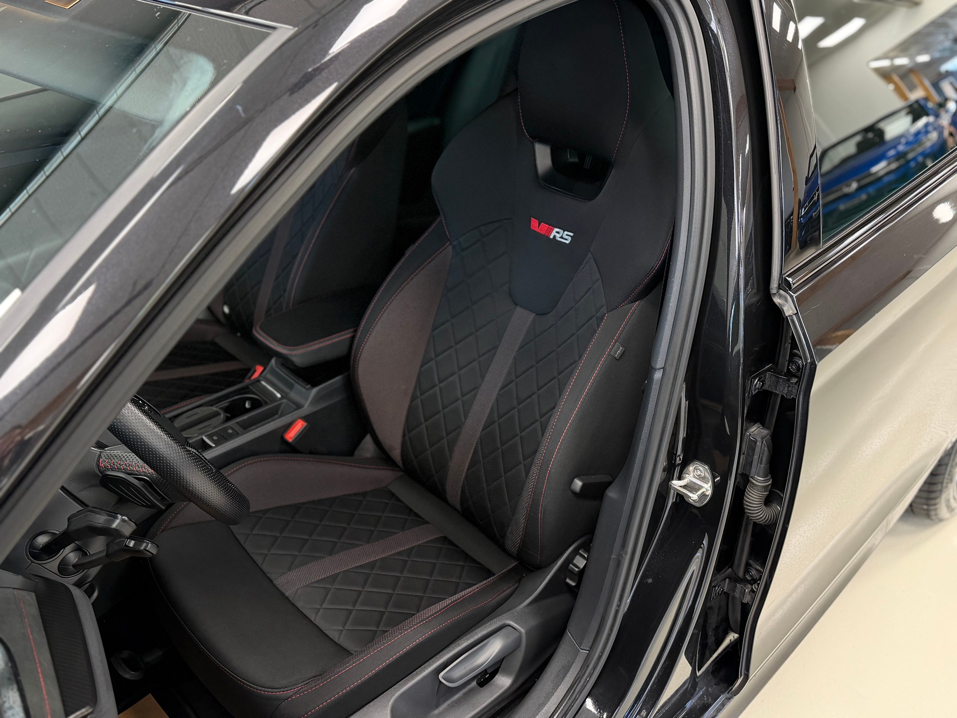 SKODA Octavia Combi 2.0 TDI DSG RS 4x4 °° 2 Jahre / 143'000 KM Garantie °°-image-9