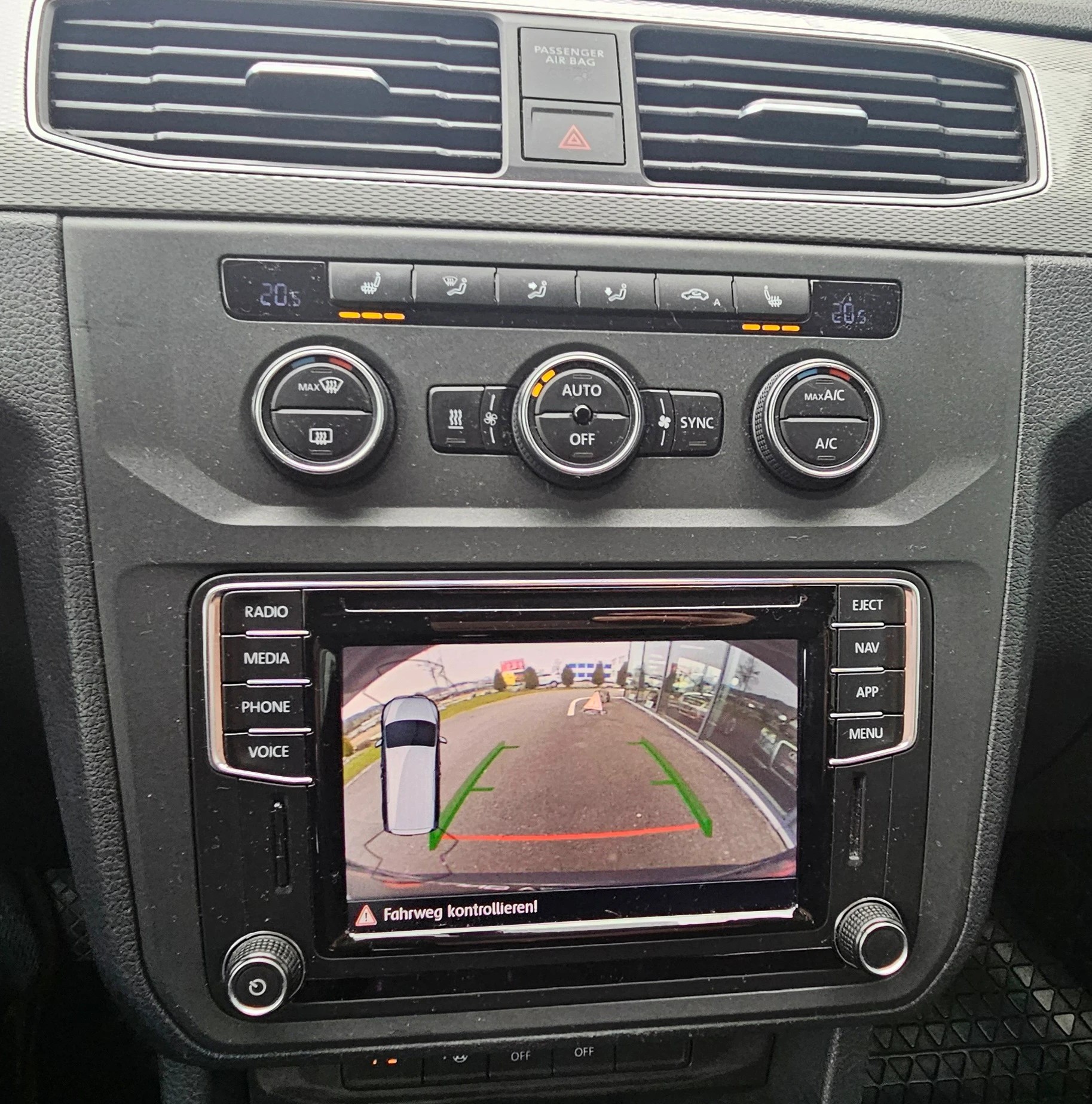 VW Caddy 2.0 TDI Trendline 4Motion DSG-image-13