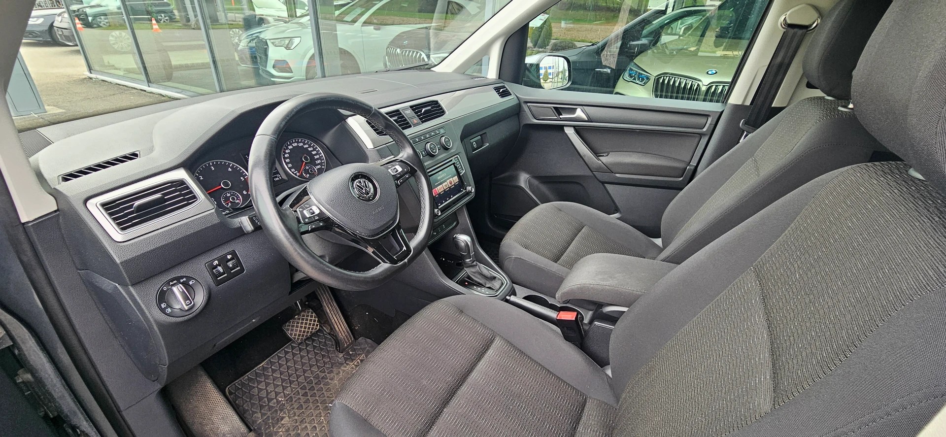 VW Caddy 2.0 TDI Trendline 4Motion DSG-image-8