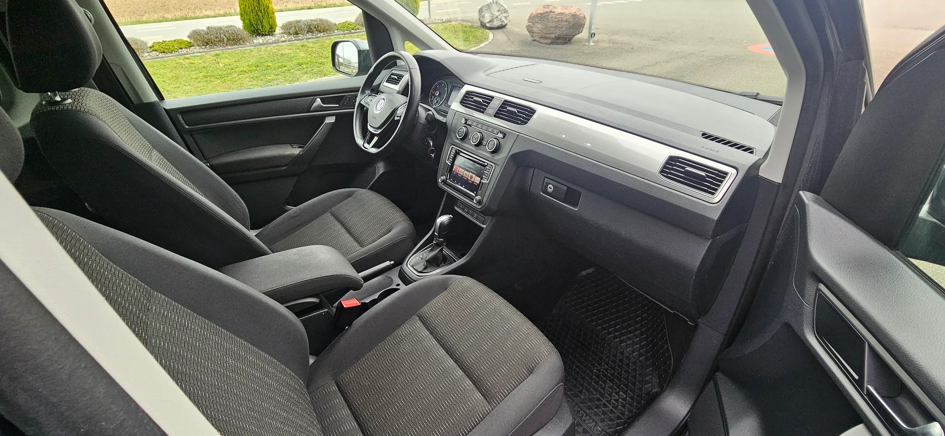 VW Caddy 2.0 TDI Trendline 4Motion DSG-image-11