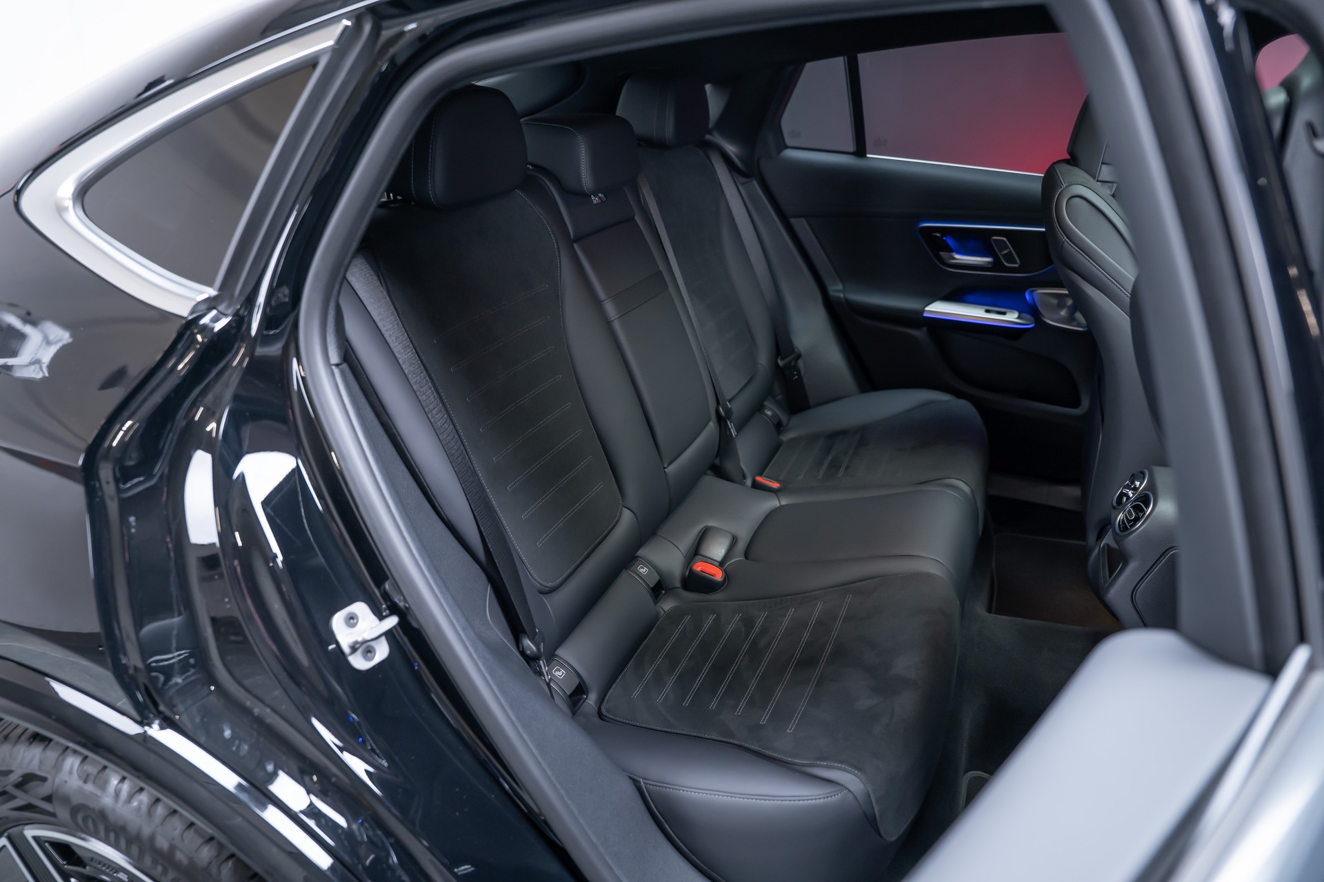 MERCEDES-BENZ GLC 300 AMG Line 4matic Coupé / Panorama-Glasdach / Burmester / 360°Kamera-image-26