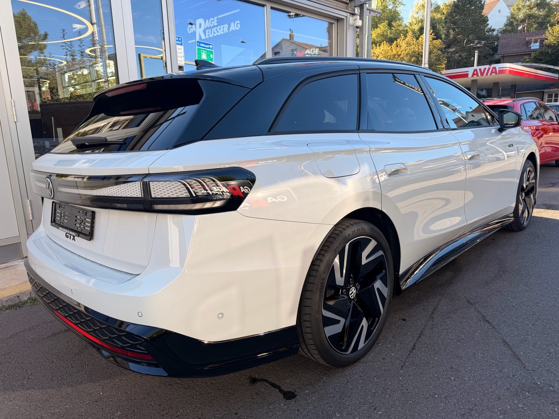 VW ID.7 TOURER GTX 340 PS 4MOTION *** VOLLAUSSTATTUG IN GLETSCHERWEISS ***-showroom-element-3
