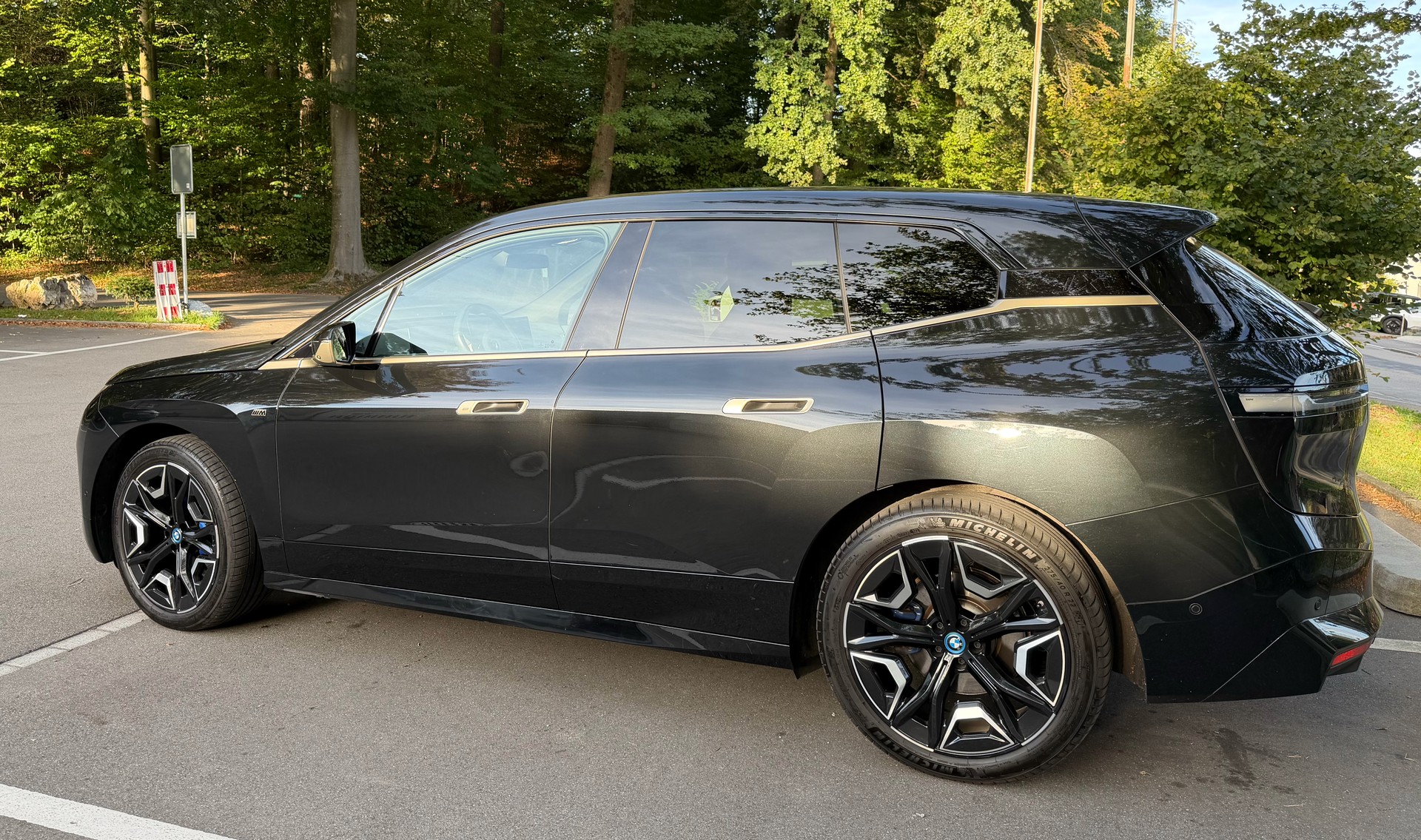 BMW iX M60-image-2