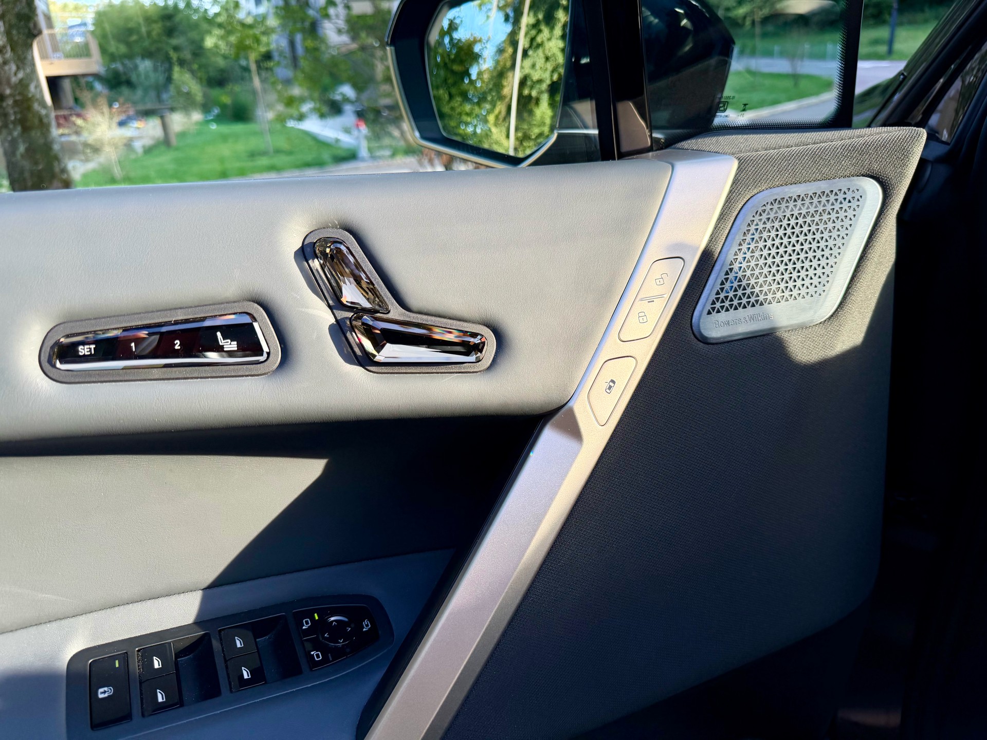 BMW iX M60-image-5