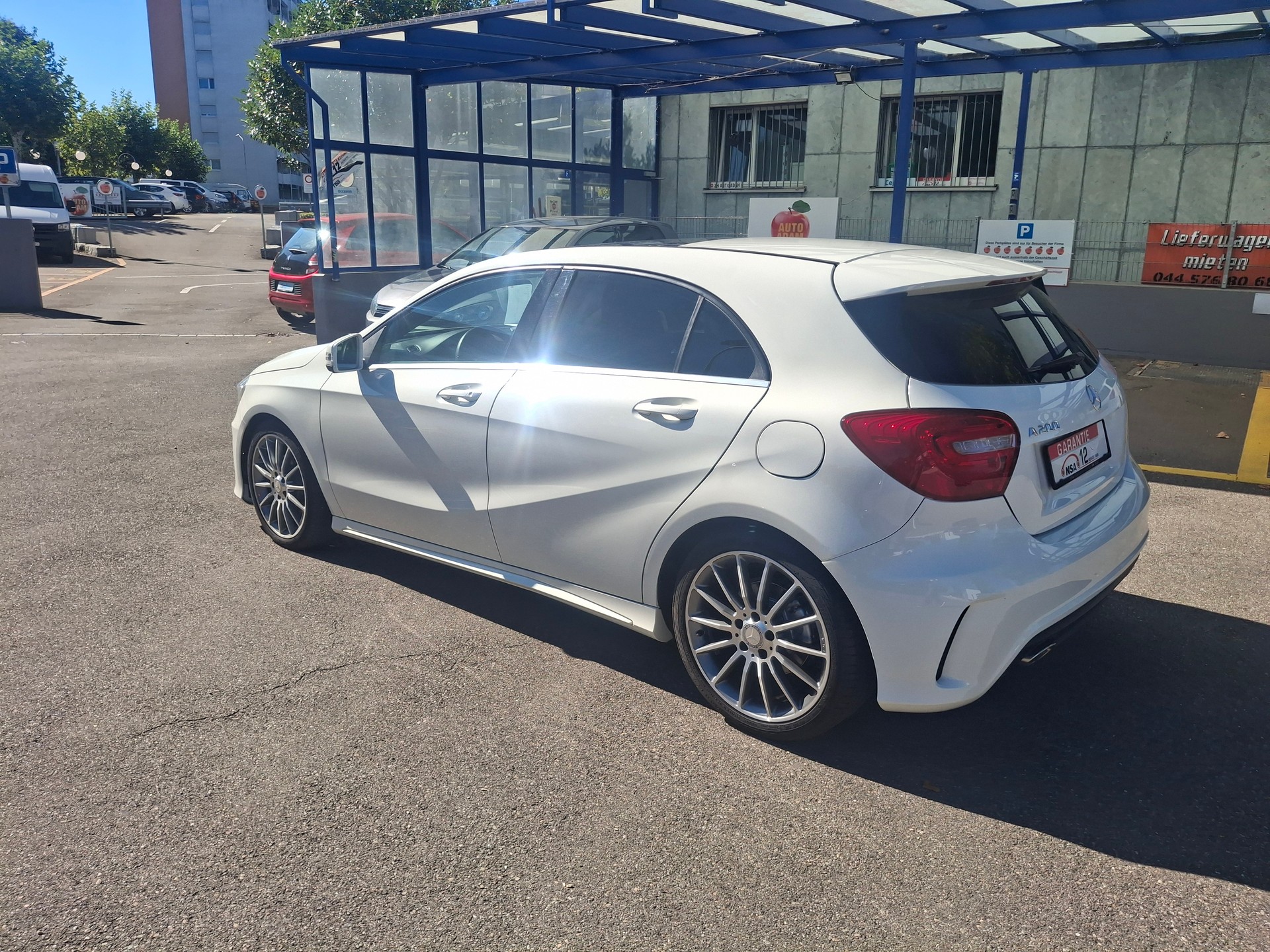 MERCEDES-BENZ A 200 AMG Line 7G-DCT-showroom-element-2