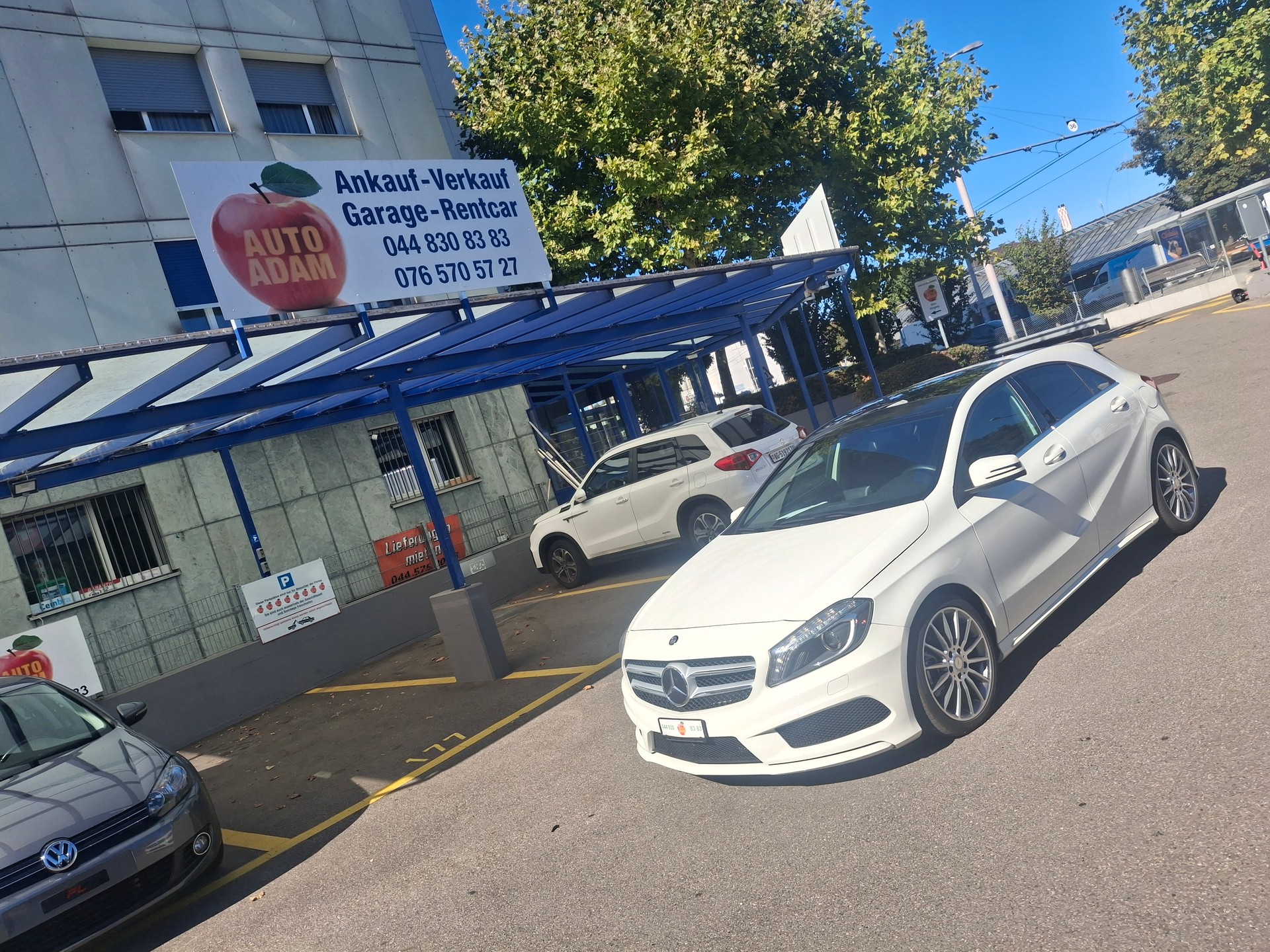 MERCEDES-BENZ A 200 AMG Line 7G-DCT-showroom-element-1