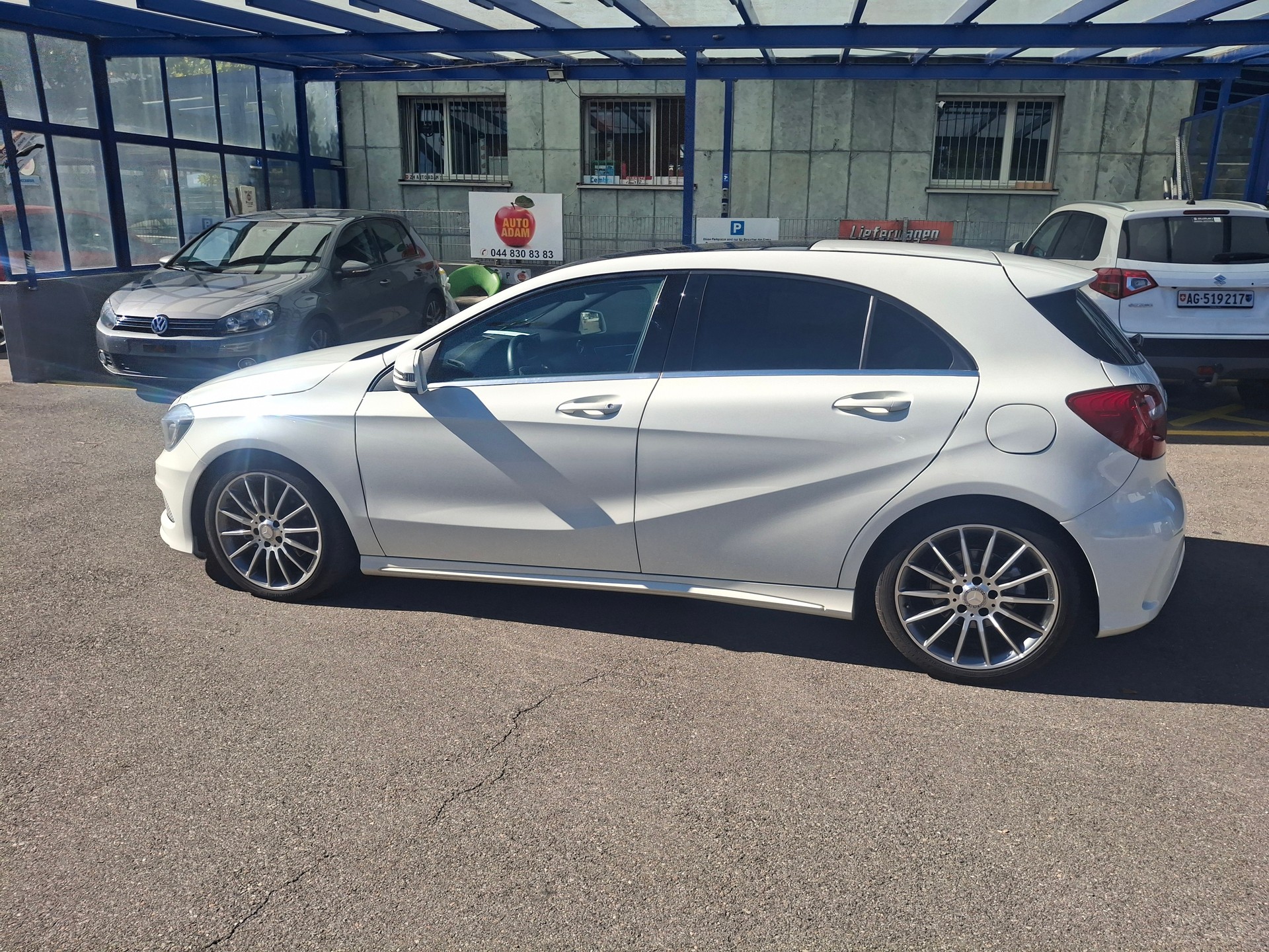 MERCEDES-BENZ A 200 AMG Line 7G-DCT-showroom-element-3