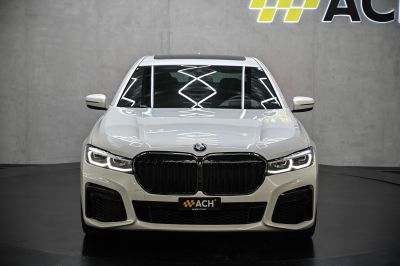 BMW 745Le xDrive-showroom-element-1