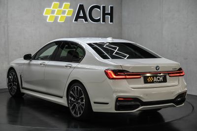 BMW 745Le xDrive-showroom-element-3