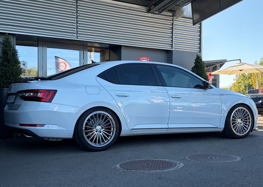 SKODA Superb Limousine 2.0 TSI SportLine+ 4x4 DSG-showroom-element-2