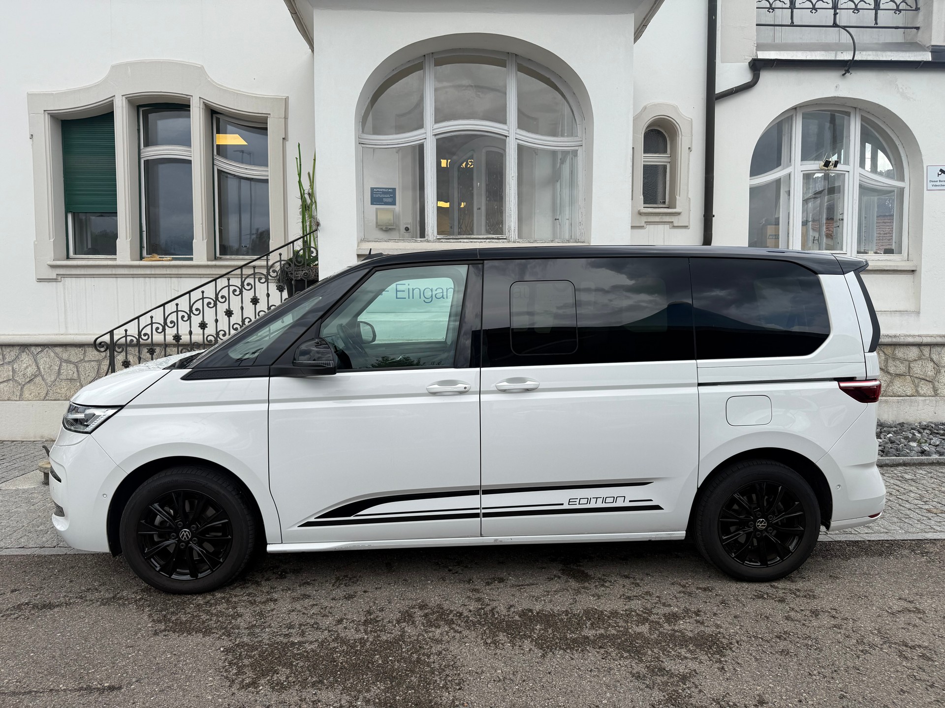 VW Multivan kurz 2.0 TDI Life Edition DSG Navigationssystem Volkswagen original 7 PLÄTZER-showroom-element-3