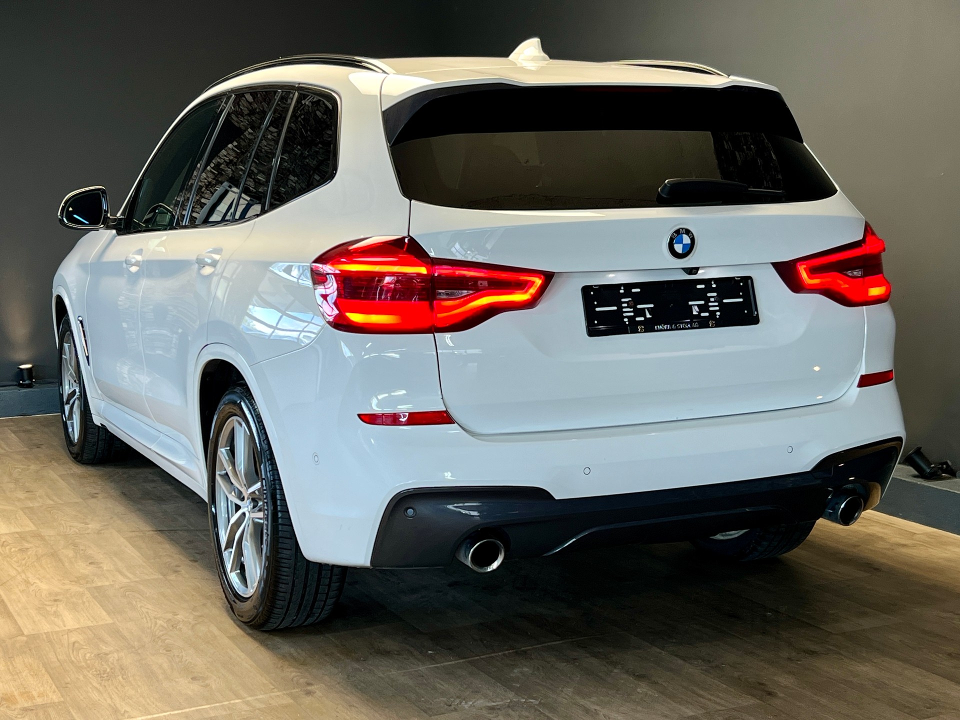 BMW X3 xDrive 25d *AHK* M Sport Steptronic-showroom-element-3
