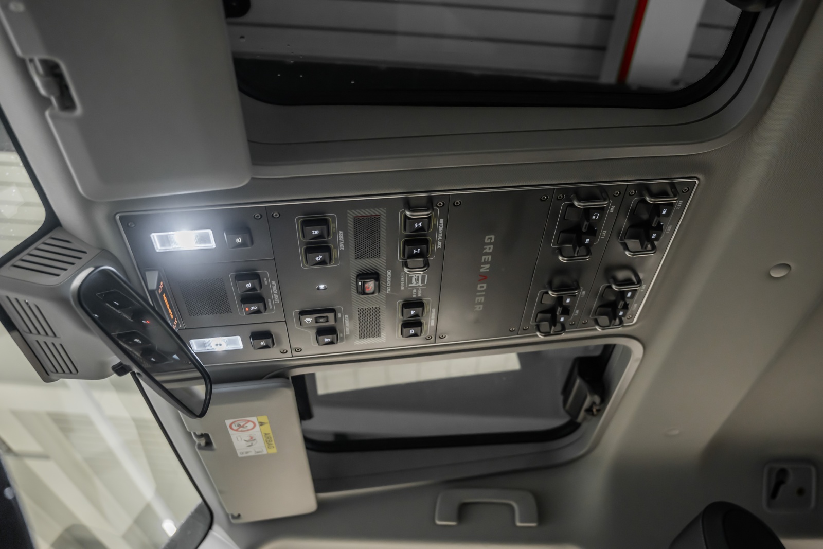 INEOS Grenadier 3.0D Utility Wagon 5-Sitz-image-14