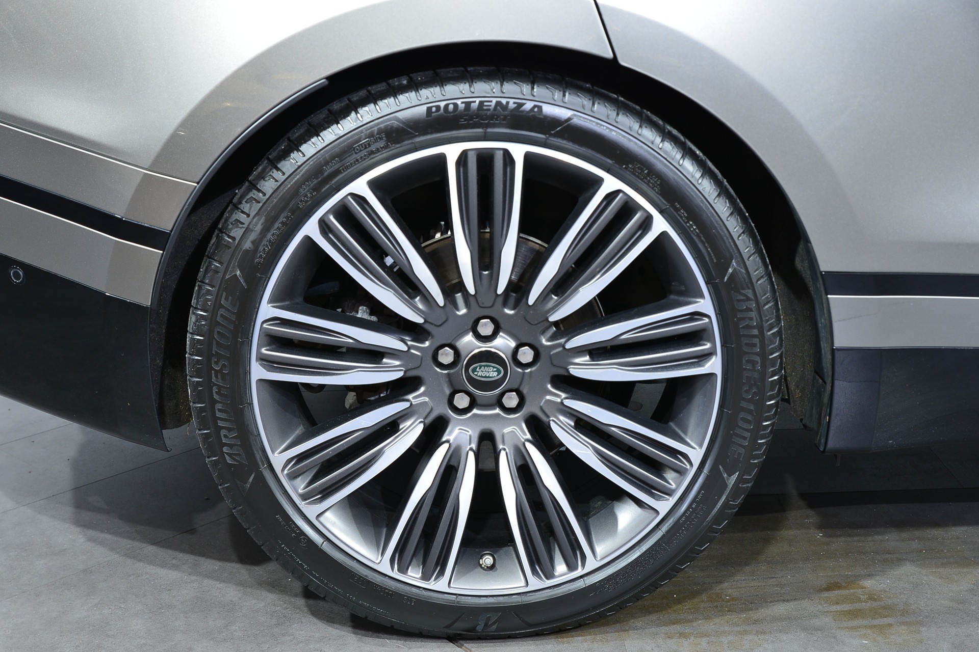LAND ROVER Range Rover Velar R-Dynamic P 300 SE Automatic-image-14