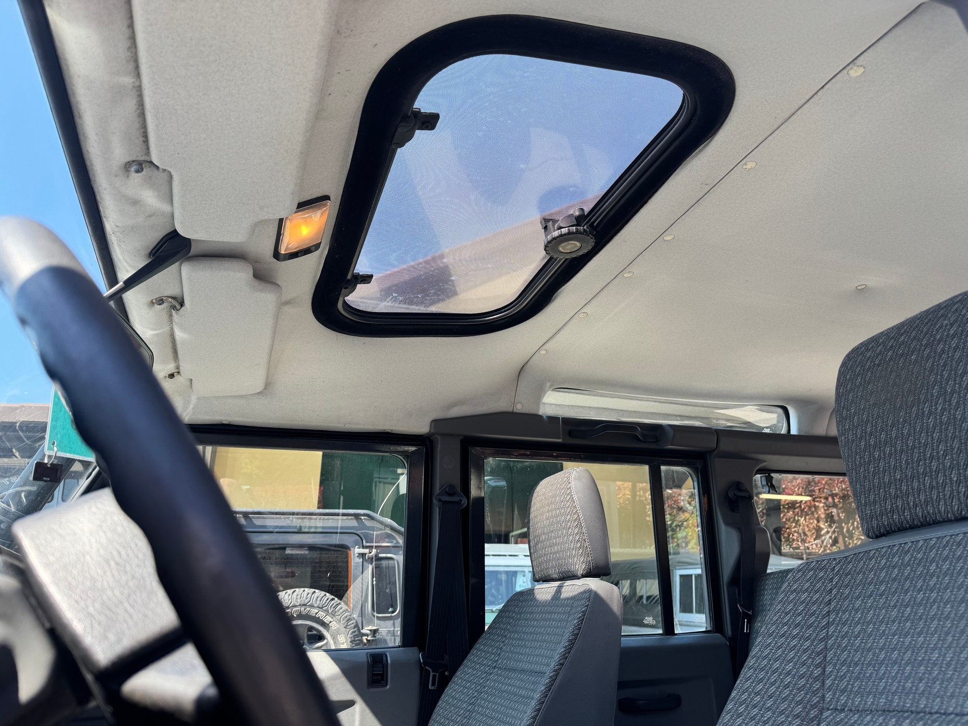 LAND ROVER 110CSW 2.5 Tdi-image-11