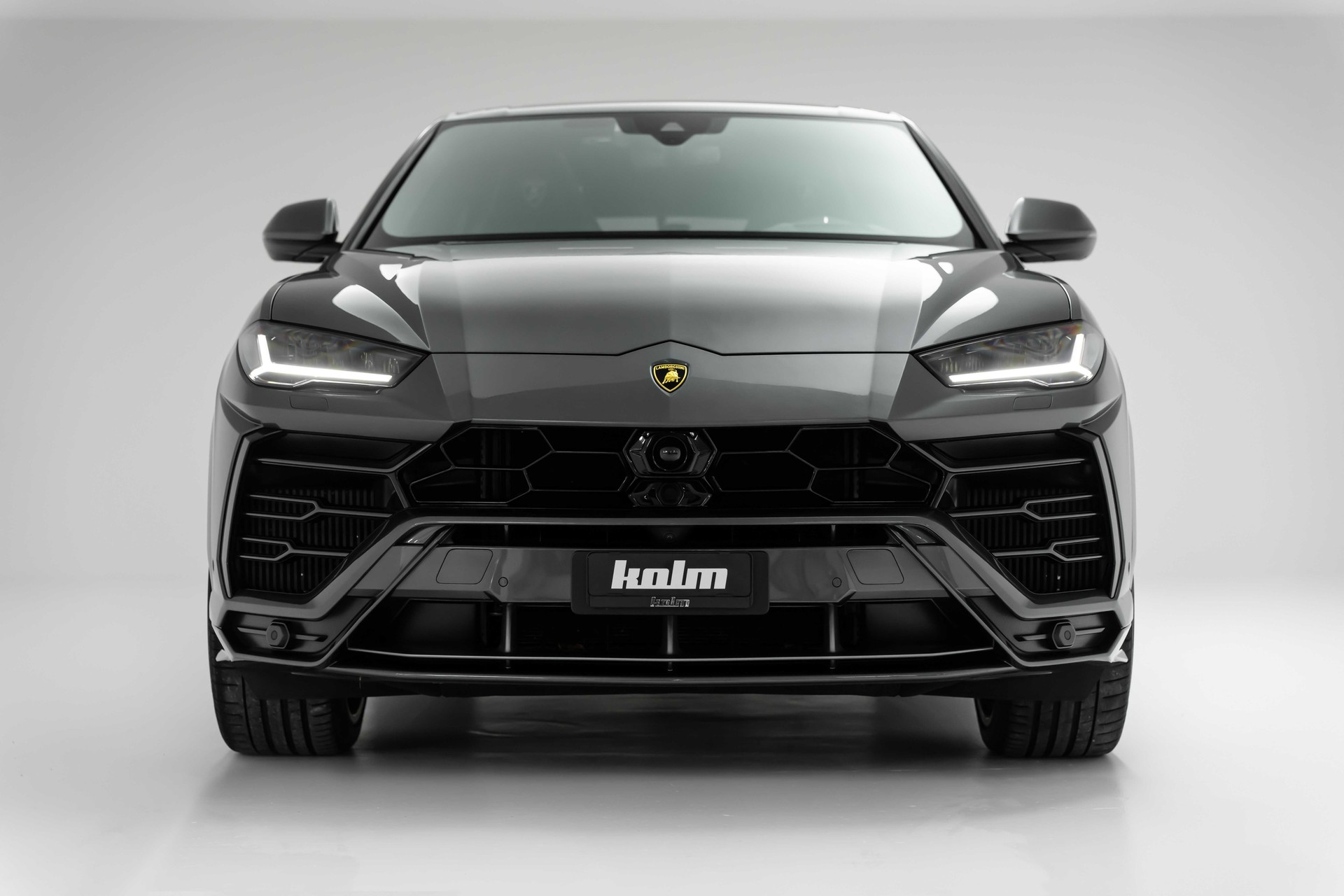 LAMBORGHINI Urus E-Gear-showroom-element-1