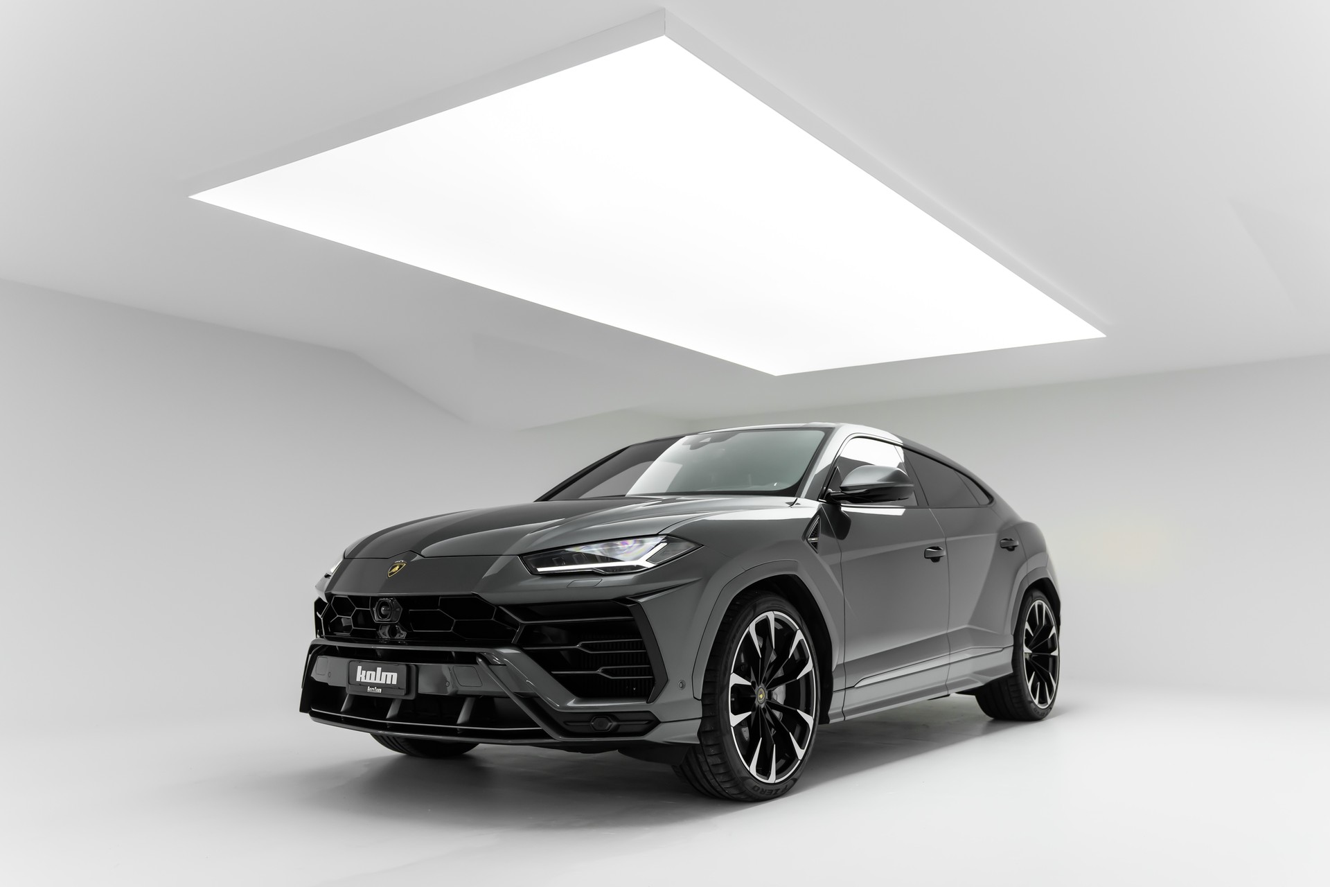 LAMBORGHINI Urus E-Gear-showroom-element-2