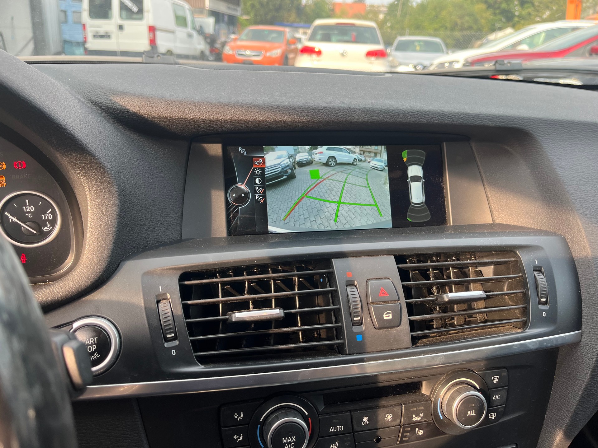 BMW X3 xDrive 20i-image-12